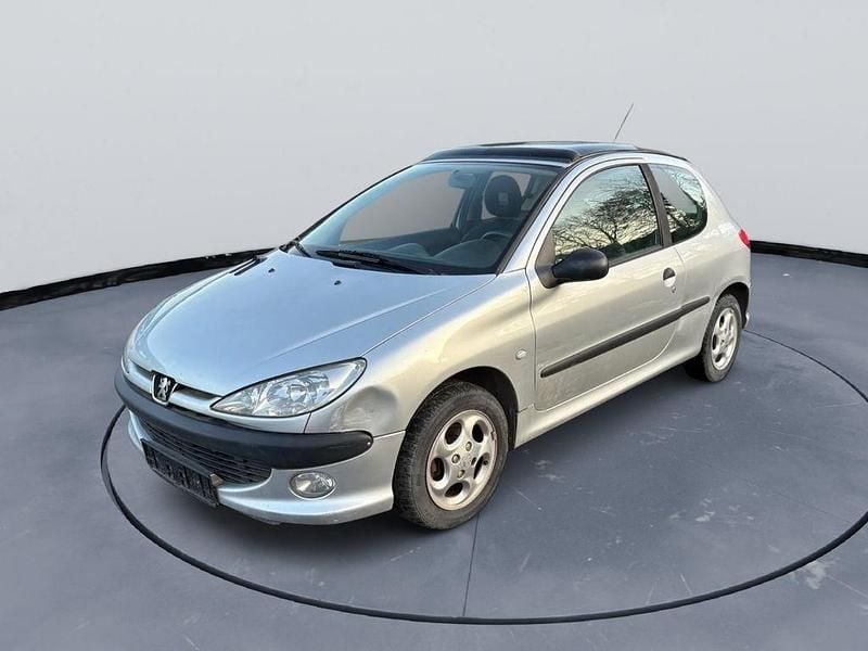 Gebraucht Peugeot 206 Tendance 75 PS (55 kW) 2003 Kleinwagen