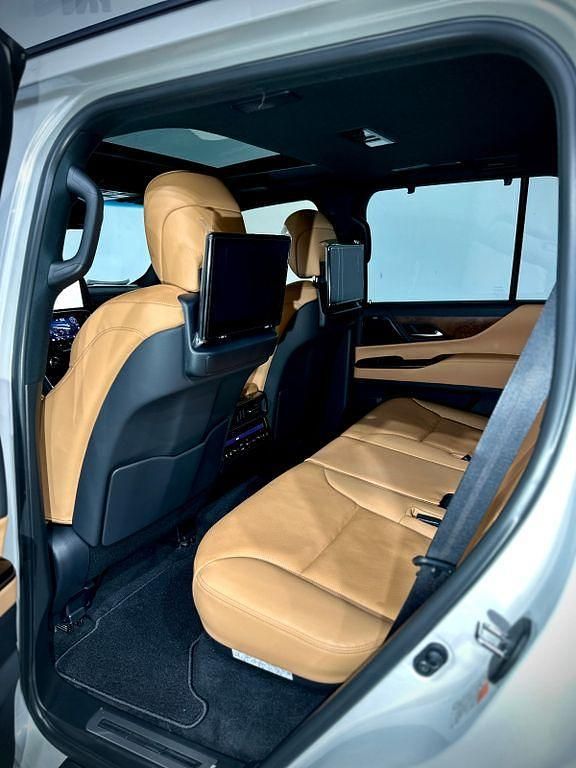 Gebraucht Lexus LX600 415 PS (305 kW) 2024 Weiß SUV