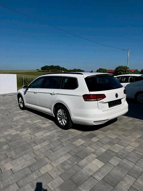 Gebraucht VW Passat Comfortline 150 PS (110 kW) 2019 Violet Kombi