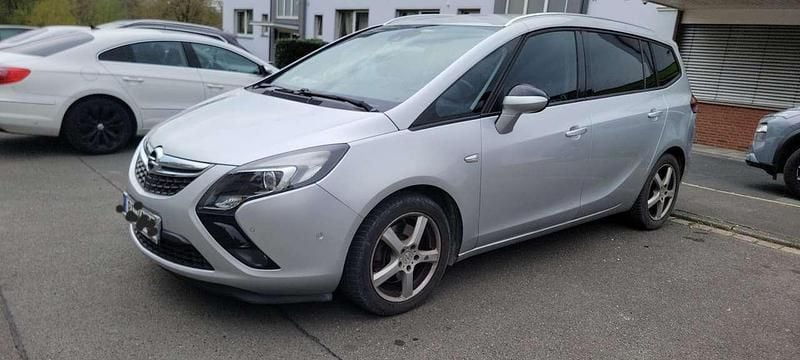 Grau Gebraucht 2013 Opel Zafira Tourer Innovation Van / Kleinbus | 8.950 € (Fairer Preis) - Bild 1/4