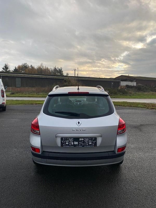 Gebraucht Renault Clio GrandTour Dynamique 75 PS (55 kW) 2008 Silber Kombi