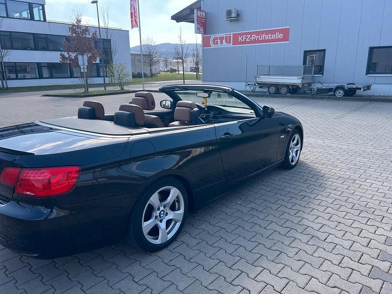 Gebraucht BMW 320 Cabriolet 184 PS (135 kW) 2010 Schwarz Cabrio