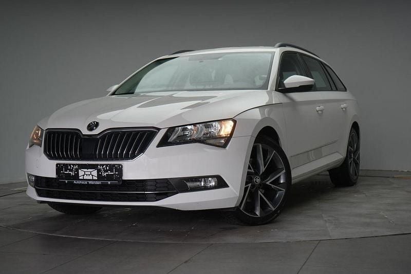 Gebraucht Skoda Superb Active 150 PS (110 kW) 2019 Candy white Kombi
