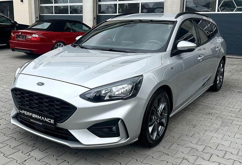 Silber Gebraucht 2019 Ford Focus ST-Line Limousine | 12.990 € (Fairer Preis) - Bild 1/4