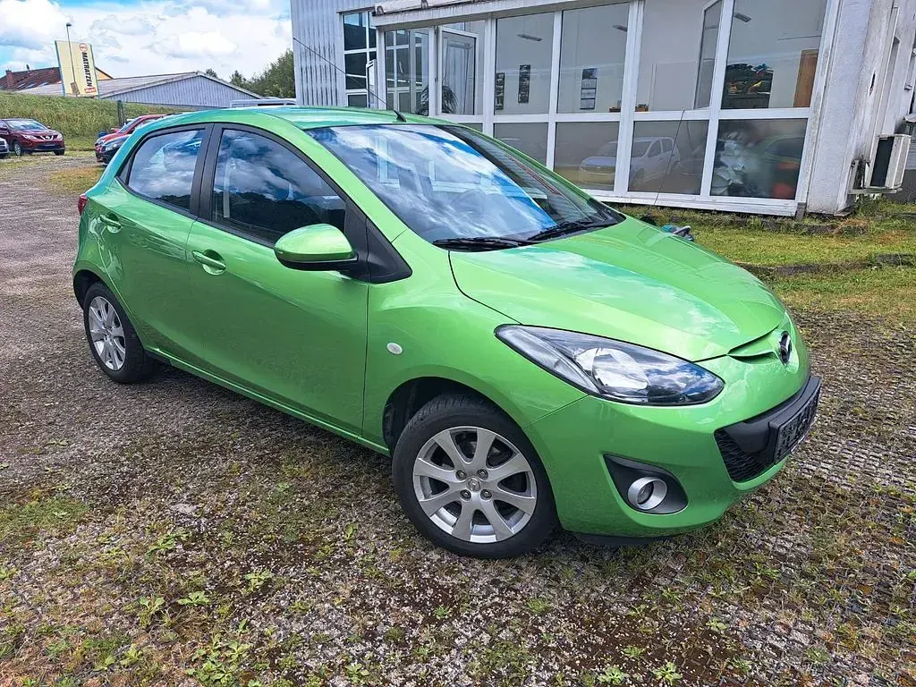 Gebraucht Mazda 2 Active 84 PS (61 kW) 2011 Grün Kleinwagen