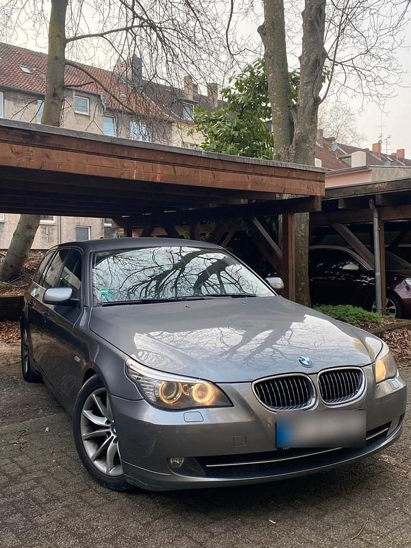 Gebraucht BMW 530 235 PS (172 kW) 2009 Silber Kombi
