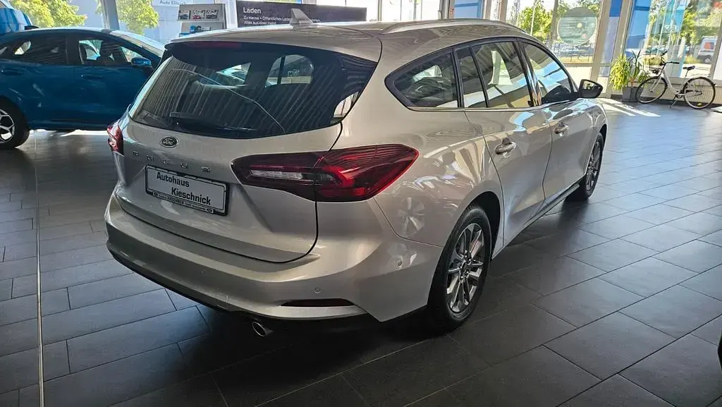 Neu Ford Focus Titanium 125 PS (91 kW) 2026 Silber Limousine