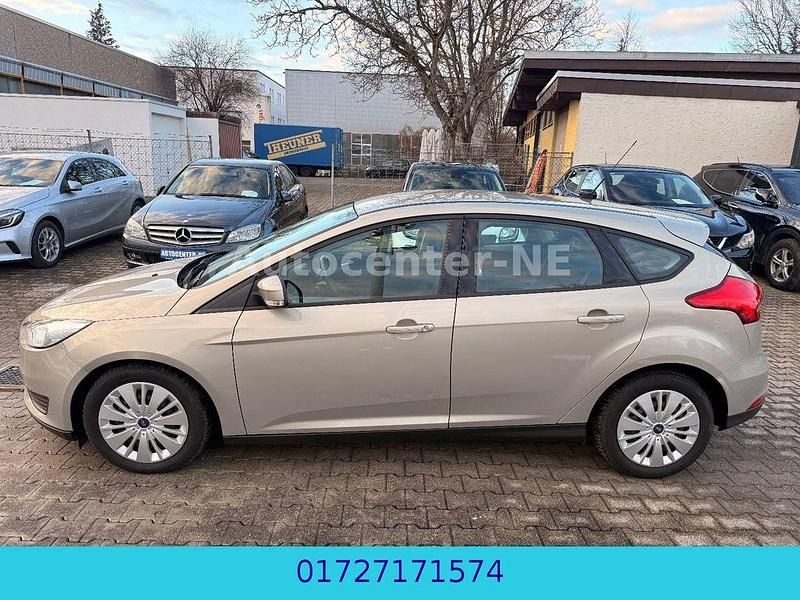 Używany Ford Focus Trend 101 KM (74 kW) 2015 Srebrny Sedan/Limuzyna