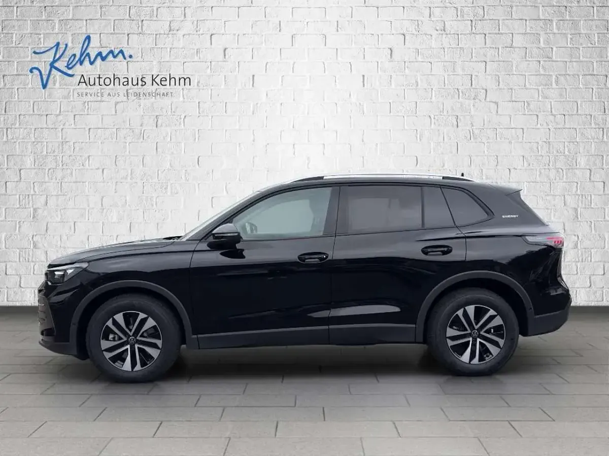 Neu VW Tiguan Life 150 PS (110 kW) 2026 Grenadillschwarz metallic SUV