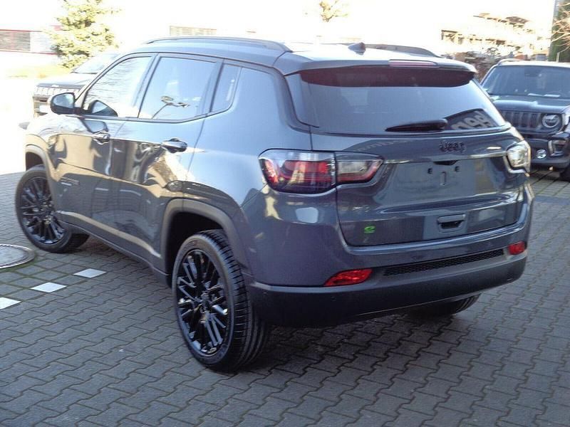 Gebraucht Jeep Compass 131 PS (96 kW) 2022 Grau metallic SUV