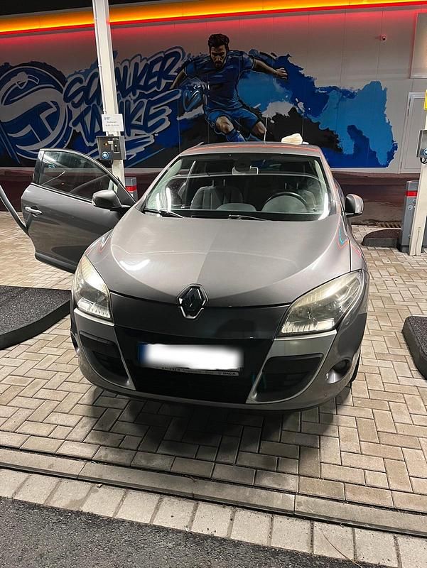 Grau Gebraucht 2009 Renault Mégane III Coupé | 2.999 € (Fairer Preis) - Bild 1/4