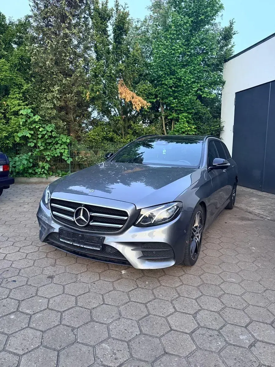 Gebraucht Mercedes E350 AMG line 258 PS (189 kW) 2017 Grau Limousine