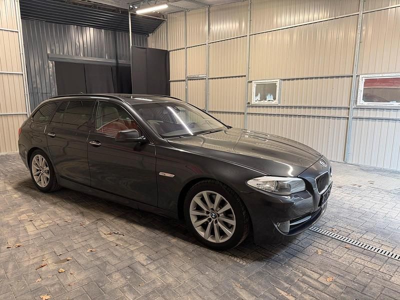 Gebraucht BMW 530 245 PS (180 kW) 2011 Grau Kombi