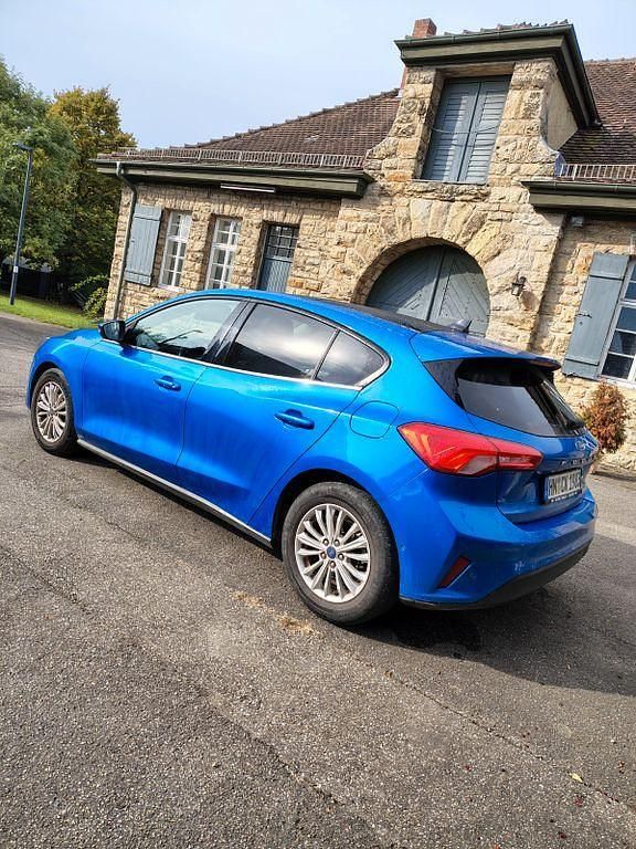 Blau Gebraucht 2021 Ford Focus Titanium X Limousine | 17.900 € (Etwas zu teuer) - Bild 1/4