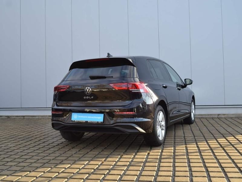 Używany VW Golf VIII Pro 131 KM (96 kW) 2020