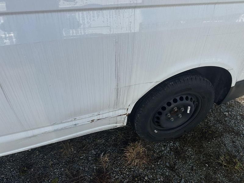 Gebraucht VW Caravelle Trendline 110 PS (80 kW) 2023 Weiß Van / Kleinbus