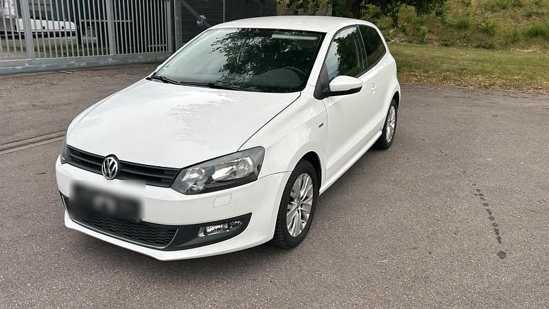 Weiß Gebraucht 2013 VW Polo Kleinwagen | 4.599 € (Guter Preis) - Bild 1/4