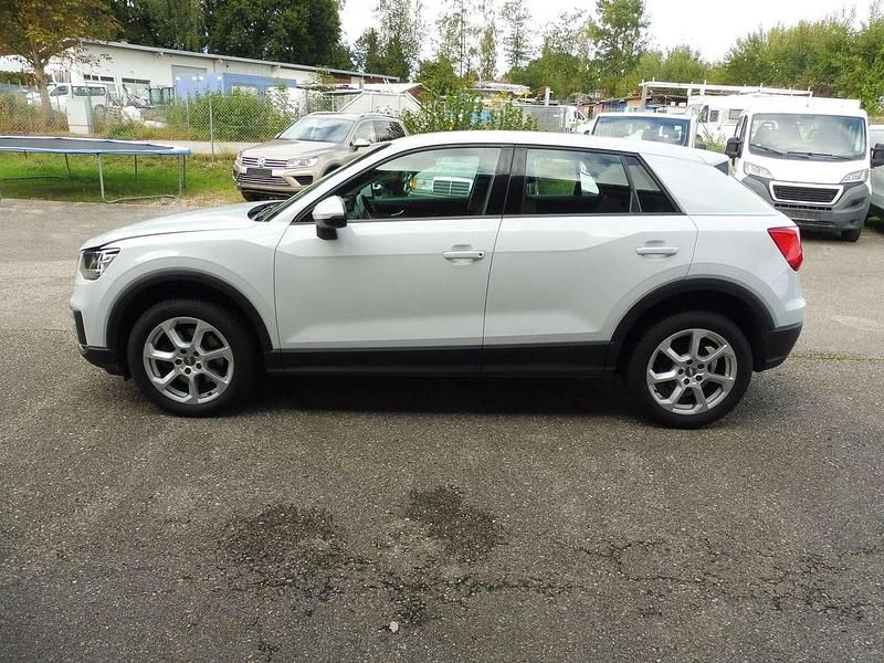 Gebraucht Audi Q2 116 PS (85 kW) 2018 Gletscherweiss SUV