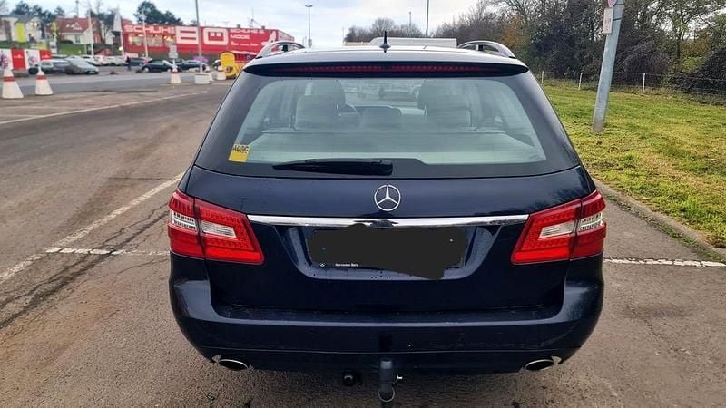 Gebraucht Mercedes E350 231 PS (169 kW) 2010 Blau Kombi