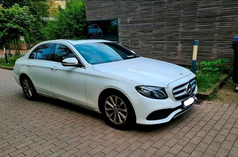 Gebraucht Mercedes E220 Avantgarde 194 PS (142 kW) 2017 Limousine