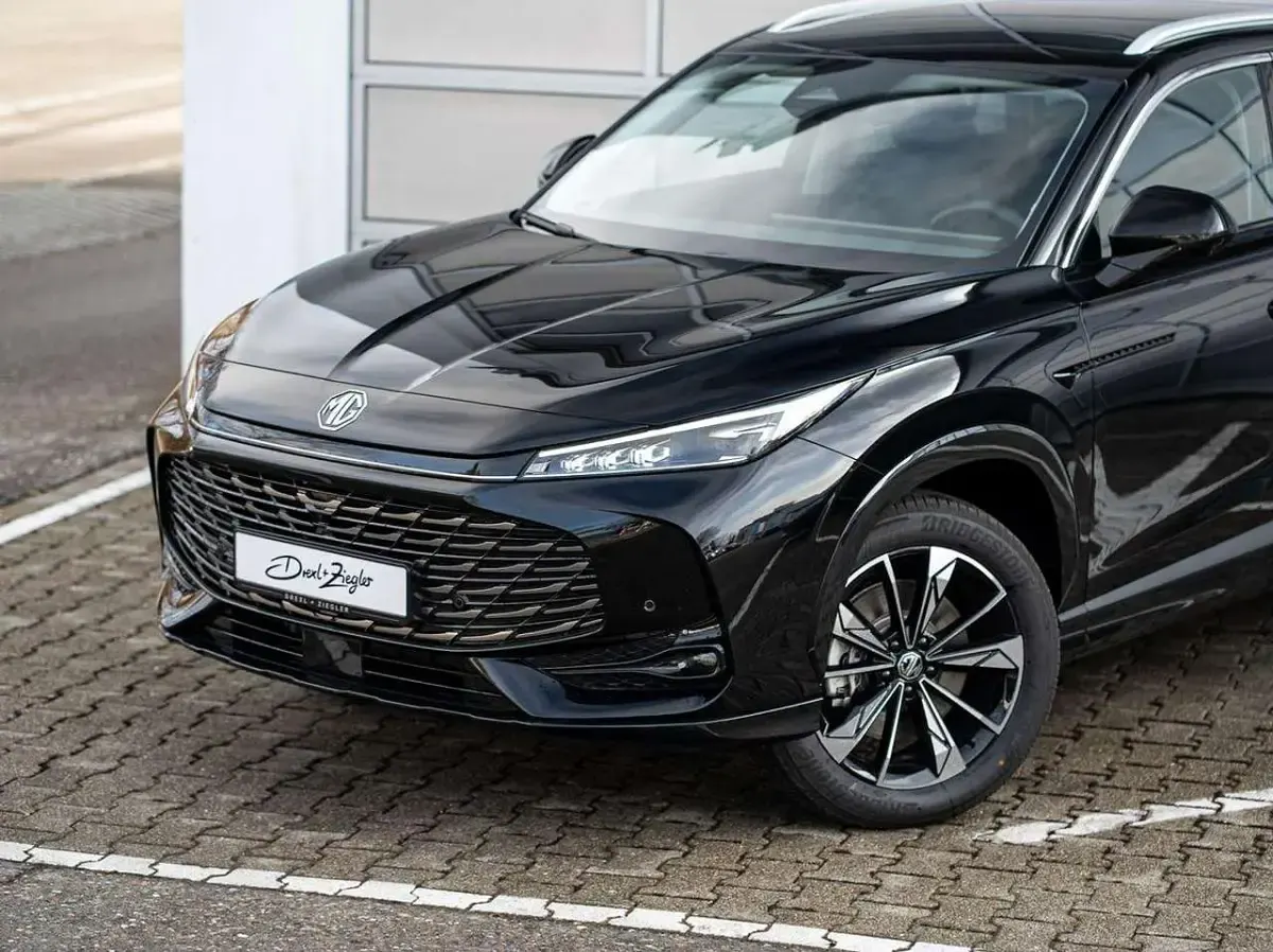 Neu MG HS Luxury 224 PS (164 kW) 2026 Pebble black SUV