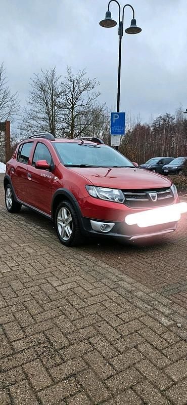 Gebraucht Dacia Sandero 90 PS (66 kW) 2014 Rot Limousine