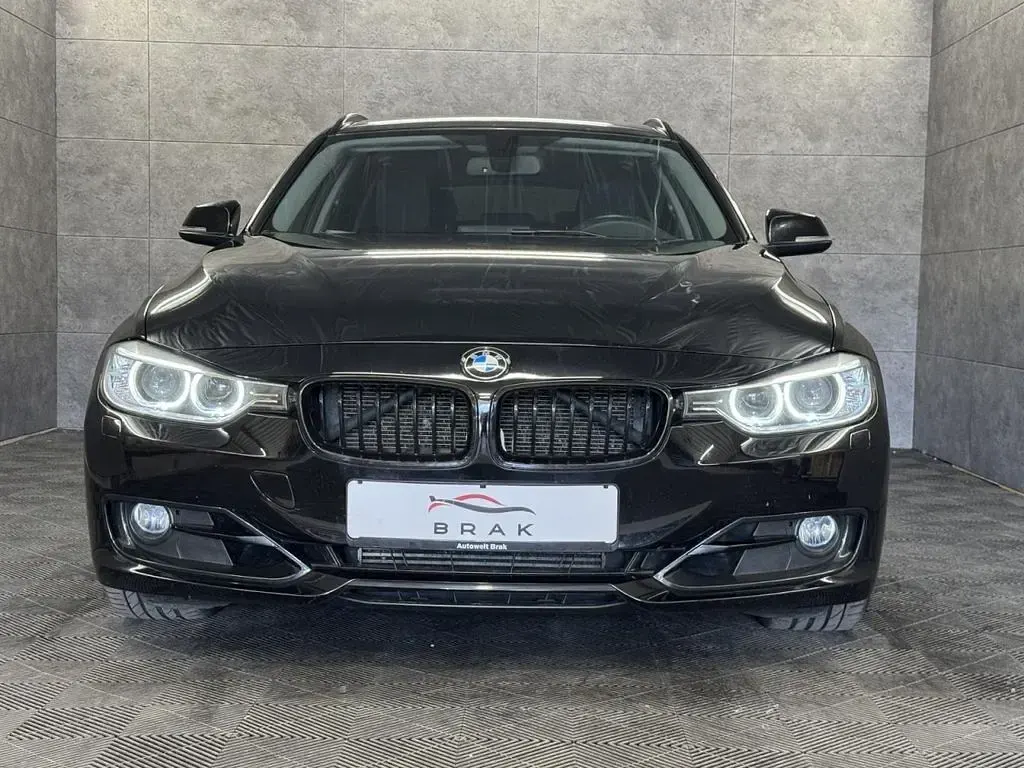 Gebraucht BMW 330 Sport Line 258 PS (189 kW) 2014 Schwarz Kombi