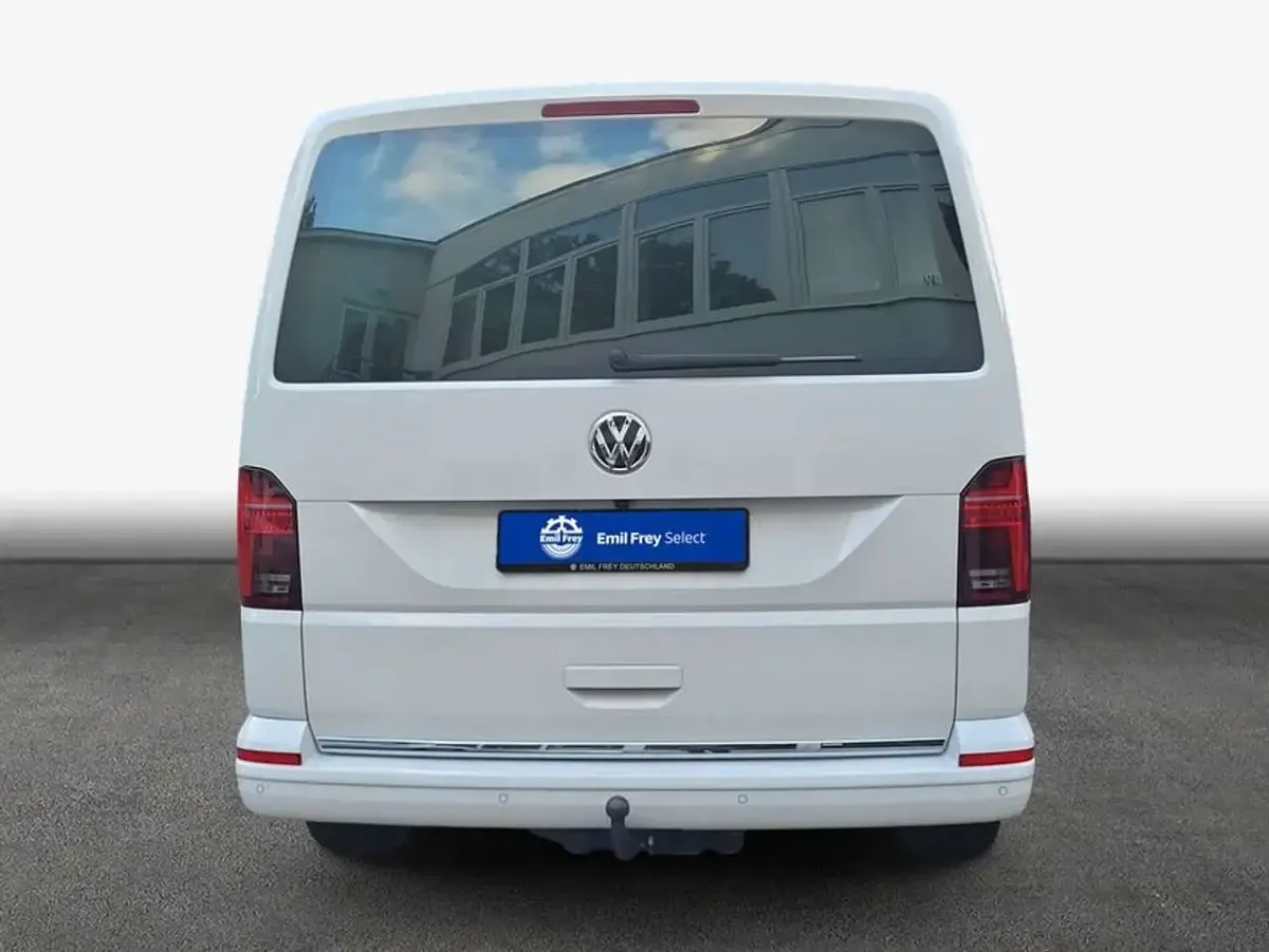 Gebraucht VW Multivan Highline 204 PS (150 kW) 2021 Weiß Van / Kleinbus
