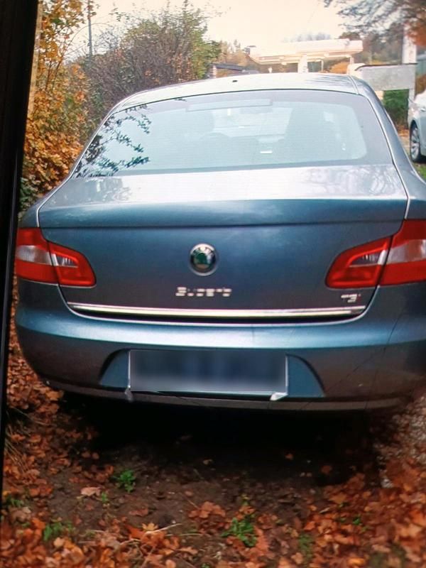 Gebraucht Skoda Superb 160 PS (117 kW) 2012 Silber Limousine