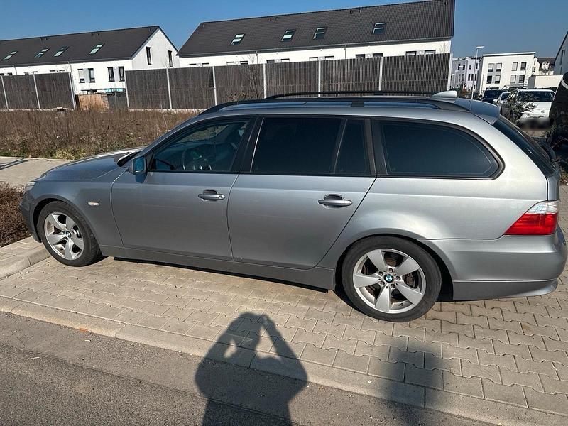 Gebraucht BMW 525 170 PS (125 kW) 2007 Grau Kombi