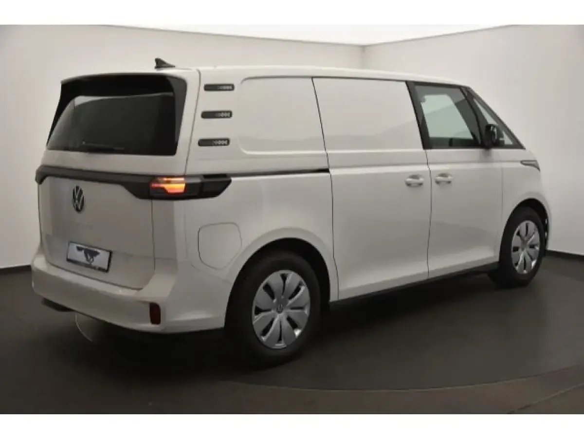 Second-hand VW ID. Buzz 150 kW (204 CP) 2024 Alb Monovolum
