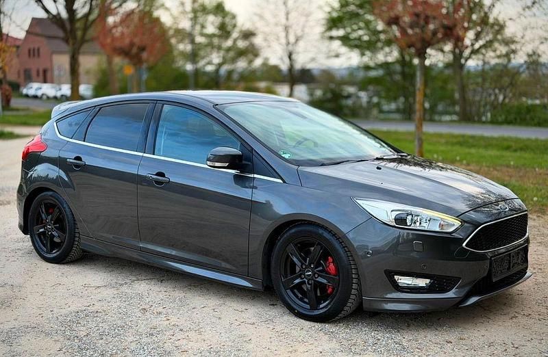 Gebraucht Ford Focus ST-Line 182 PS (133 kW) 2016 Grau Limousine