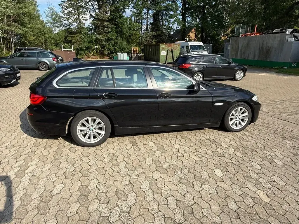 Gebraucht BMW 520 184 PS (135 kW) 2011 Schwarz Kombi