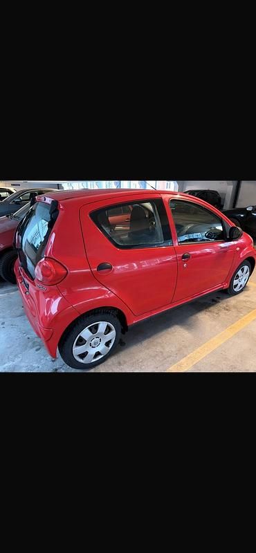 Gebraucht Toyota Yaris 65 PS (47 kW) 2007 Rot Kleinwagen