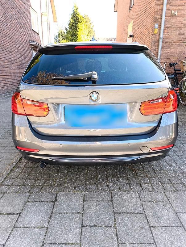 Gebraucht BMW 318 145 PS (106 kW) 2014 Silber Kombi