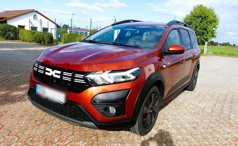 Braun Gebraucht 2024 Dacia Jogger Expression Van / Kleinbus | 21.990 € (Guter Preis) - Bild 1/4