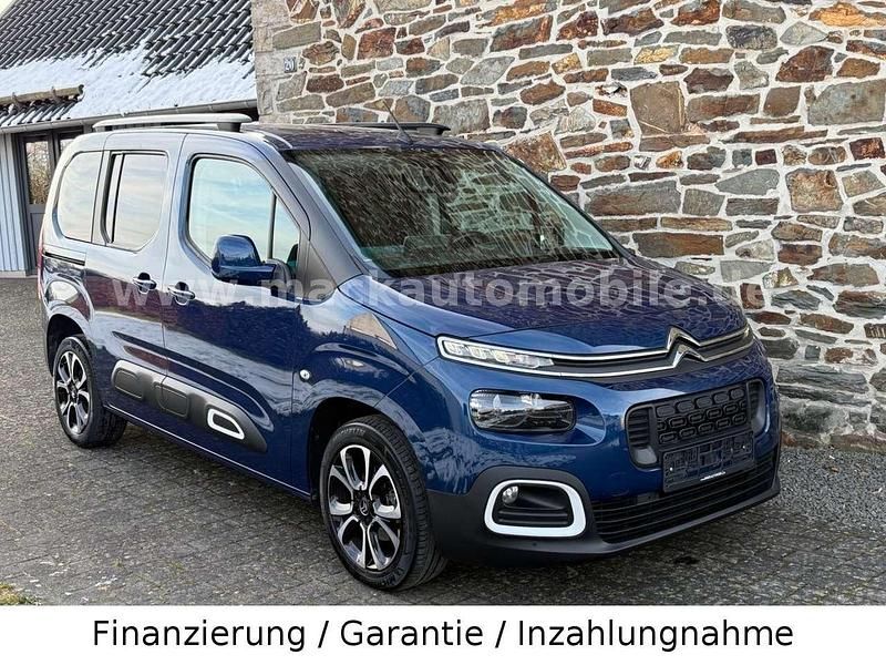 Blau Gebraucht 2019 Citroën Berlingo Shine Van / Kleinbus | 18.990 € (Etwas zu teuer) - Bild 1/2