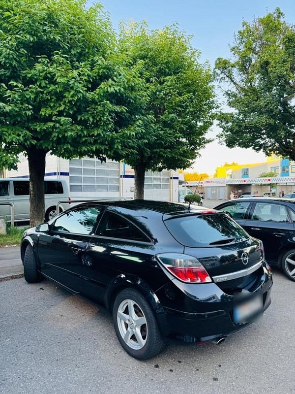 Schwarz Gebraucht 2009 Opel Astra GTC Coupé | 900 € (Superpreis) - Bild 1/4