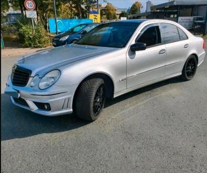 Gebraucht Mercedes E240 177 PS (130 kW) 2002 Silber Limousine