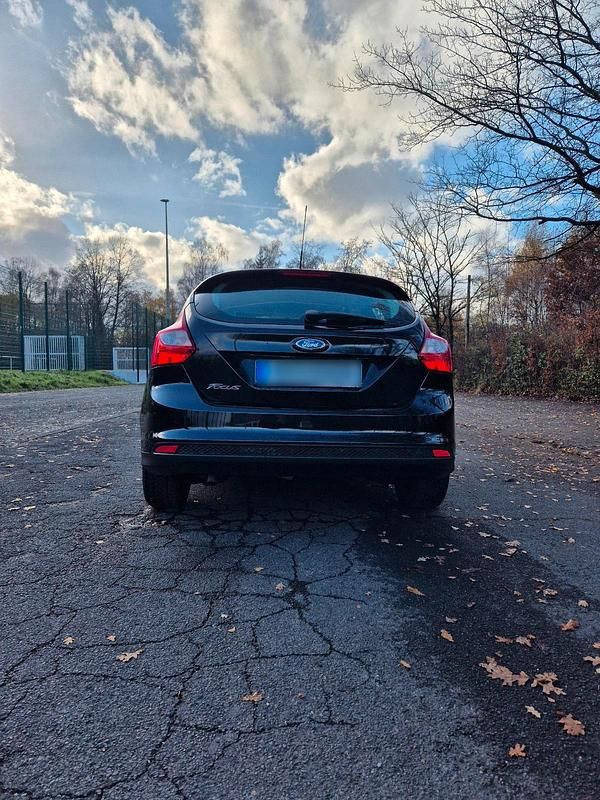 Gebraucht Ford Focus 104 PS (76 kW) 2014 Schwarz Kleinwagen