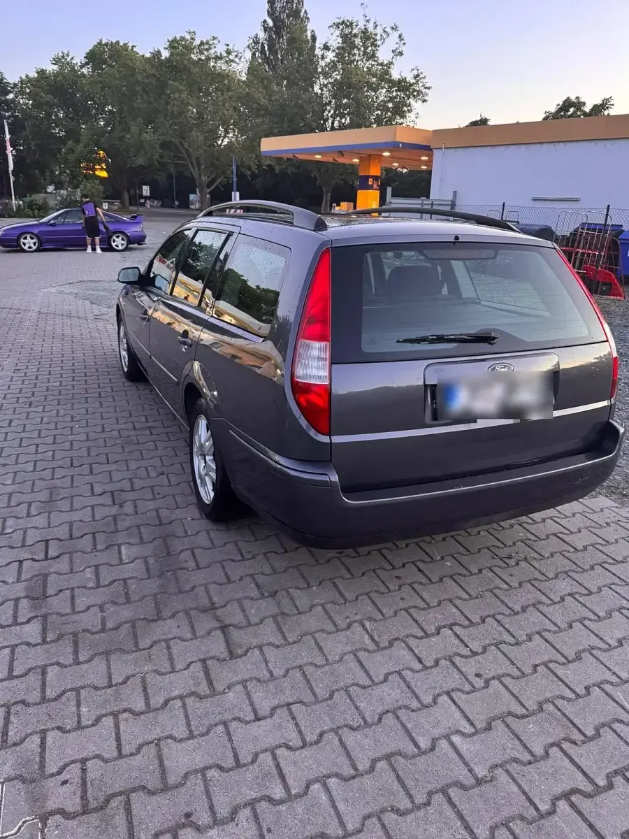 Gebraucht Ford Mondeo 125 PS (91 kW) 2002 Grau Kombi