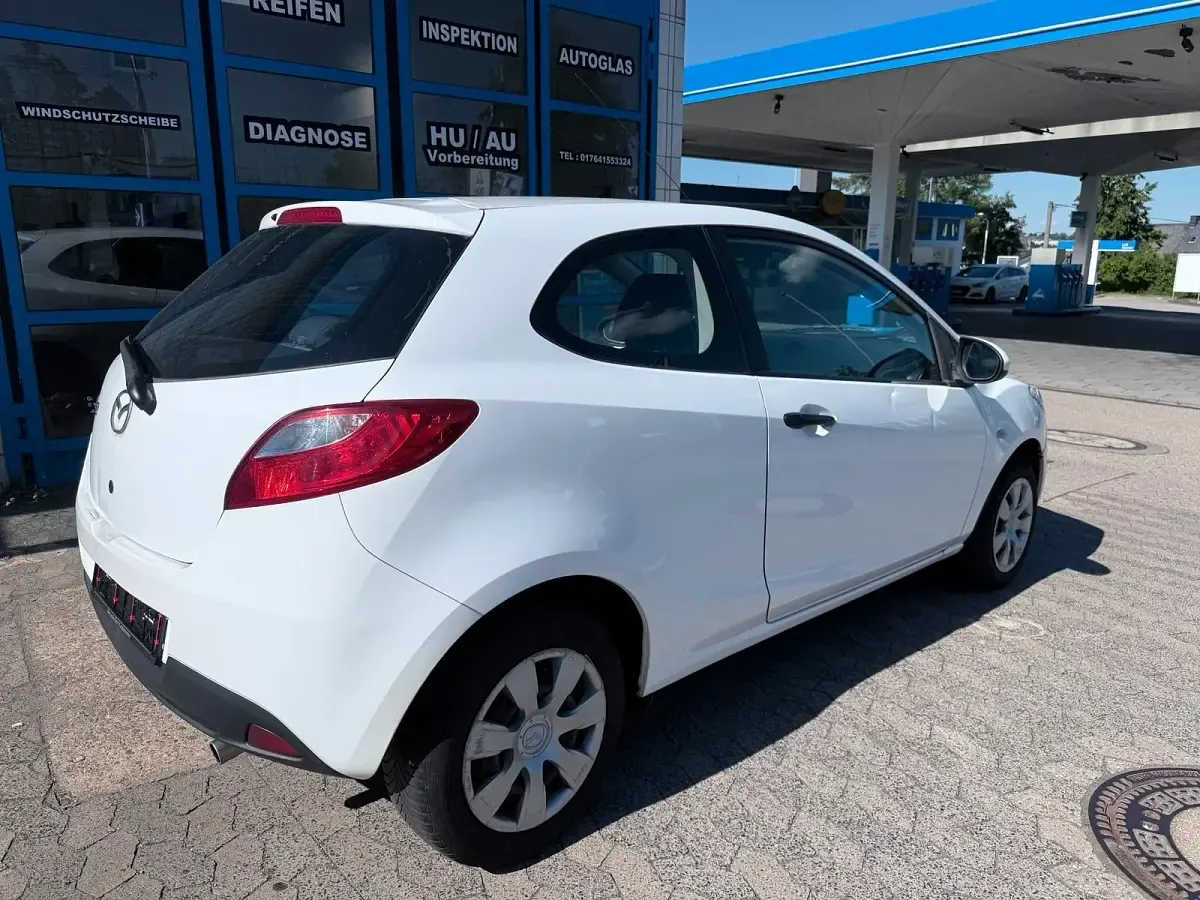Gebraucht Mazda 2 Impuls 75 PS (55 kW) 2010 Weiß Kleinwagen