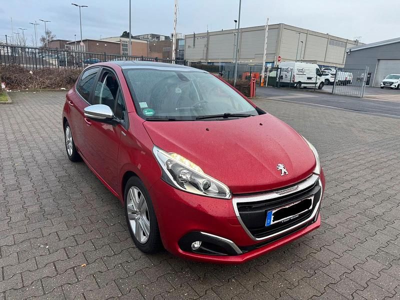 Gebraucht Peugeot 208 Allure 99 PS (72 kW) 2017 Rot Kleinwagen