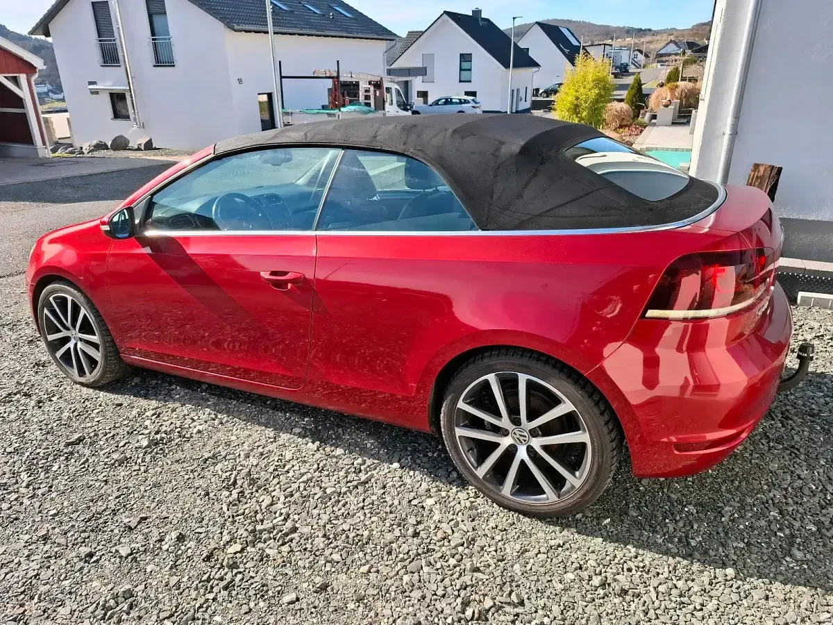 Gebraucht VW Golf Design 105 PS (77 kW) 2011 Rot Cabrio