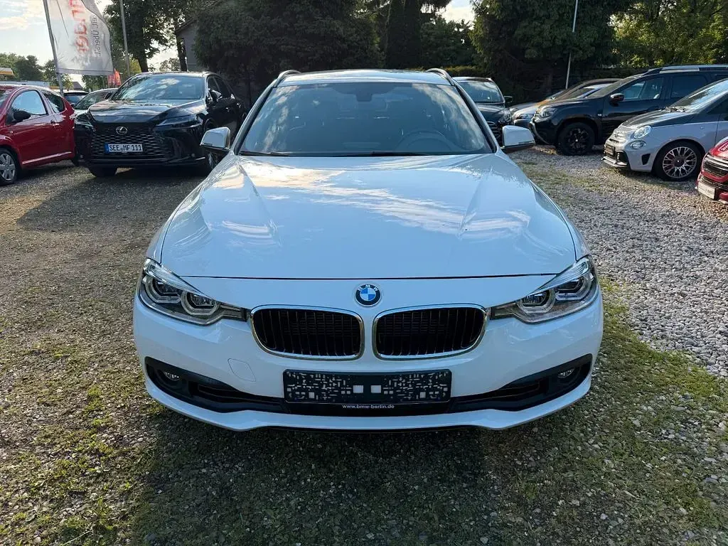 Gebraucht BMW 318 Advantage 136 PS (100 kW) 2018 Weiß Kombi