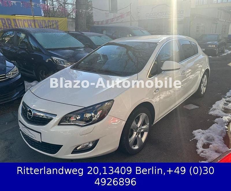 Gebraucht Opel Astra Sport 140 PS (102 kW) 2012 Weiß Limousine