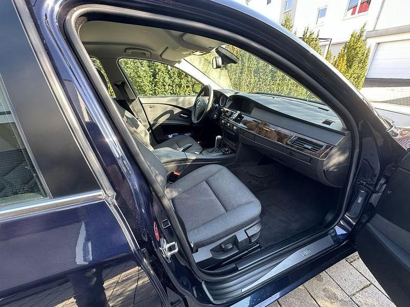 Gebraucht BMW 523 177 PS (130 kW) 2005 Blau Limousine