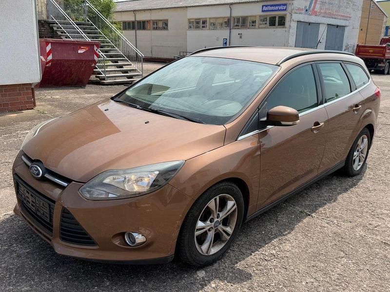 Braun Gebraucht 2014 Ford Focus Limousine | 3.499 € (Guter Preis) - Bild 1/4