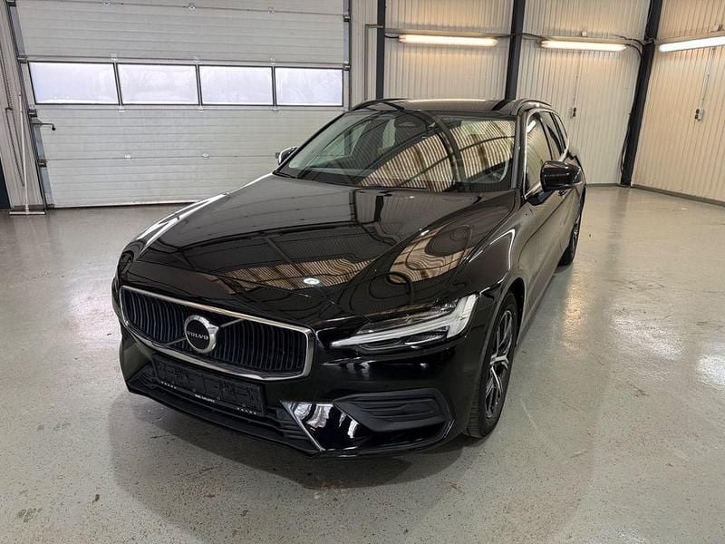 Gebraucht Volvo V60 Core 163 PS (119 kW) 2022 Schwarz Kombi