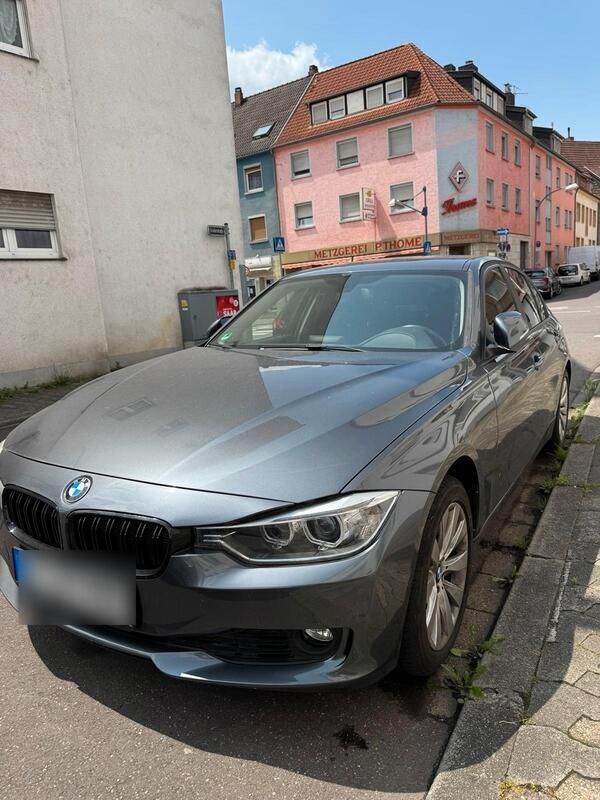 Grau Gebraucht 2013 BMW 320 Limousine | 11.499 € (Guter Preis) - Bild 1/4